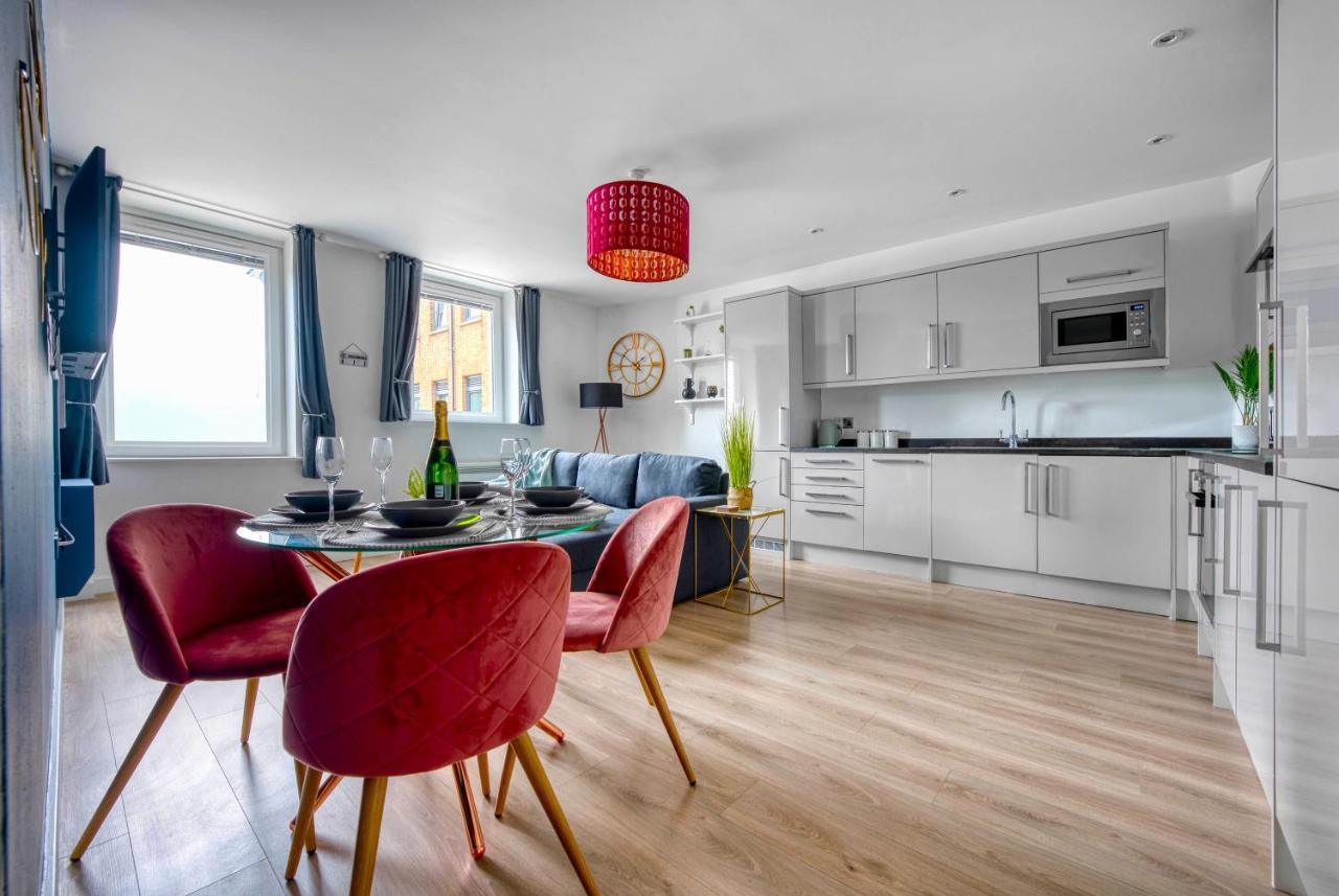 The Post House Two By Fortuna Property Глостер Экстерьер фото